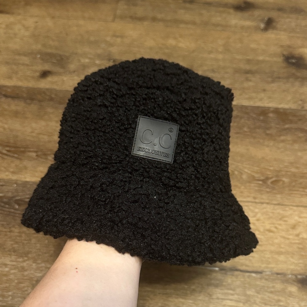 C.C black Sherpa bucket‎ hat